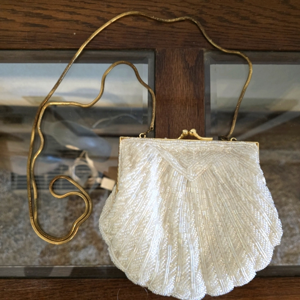 Like new- Gorgeous off white beaded formal purse.